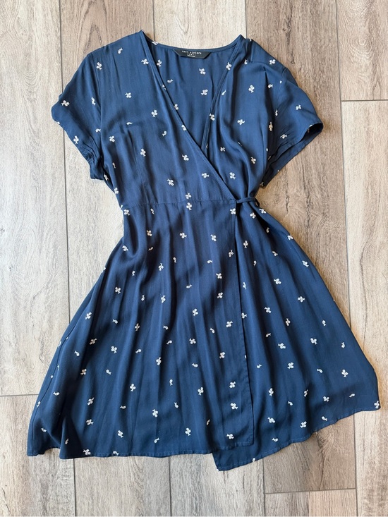 knot sisters Dresses & Skirts - Knot sisters- Classic Preppy Flowy Mini Wrap Dress! Tailgate or Concert Ready!
